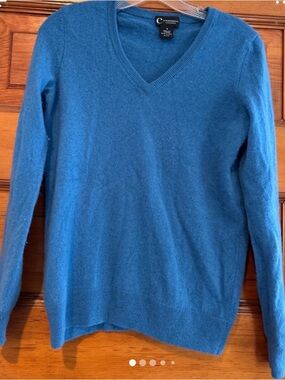 Bloomingdale's Blue V-Neck Cashmere Sweater